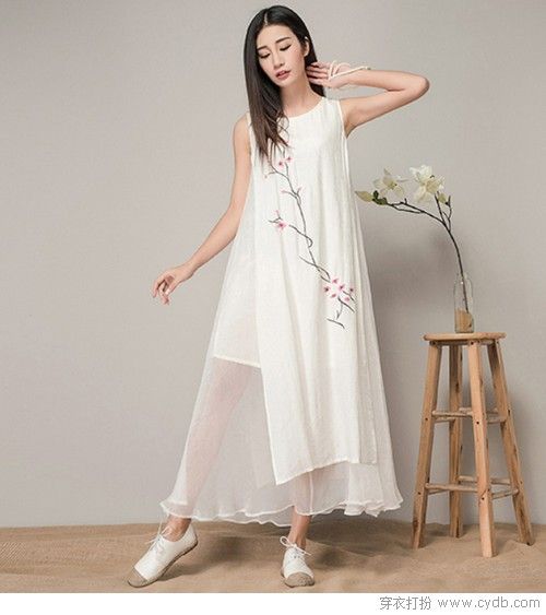 翩若驚鴻婉若游龍，唯白裙是也