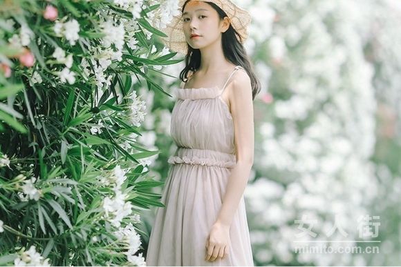 Get吊帶連衣裙，輕松展現(xiàn)女人魅力。